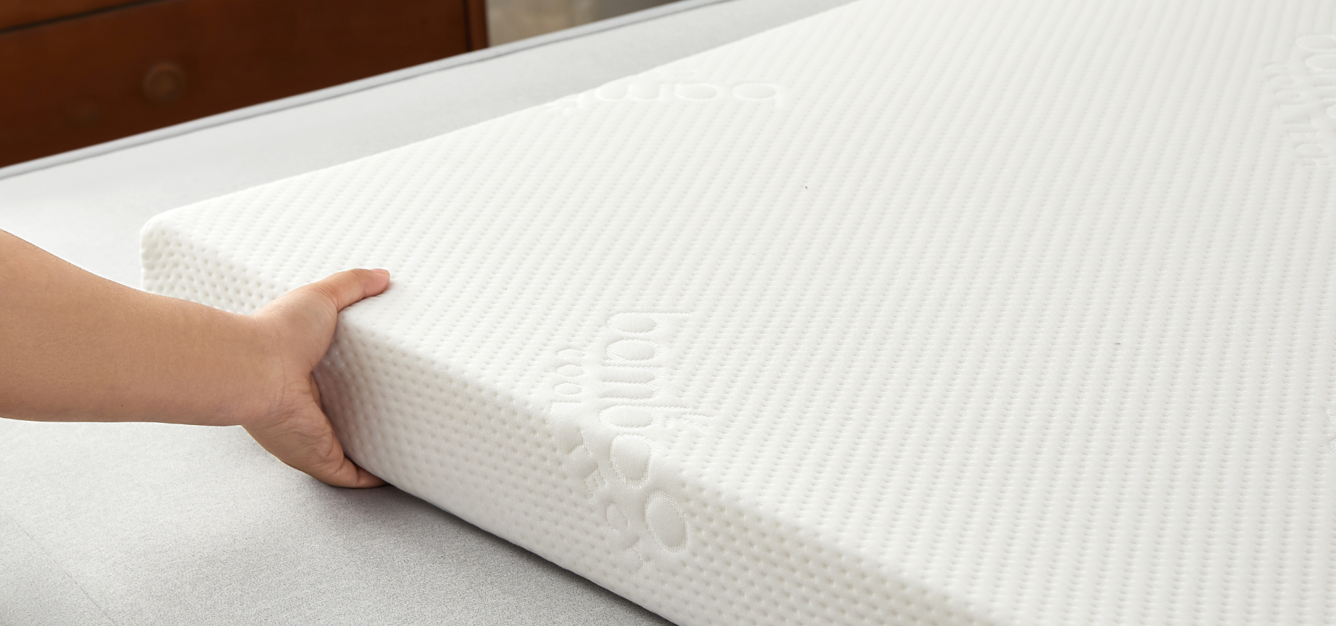 The Difference Between Memory Foam and Gel Foam Mattress Toppers